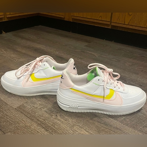 Nike Air Force 1 - Picture 1 of 7